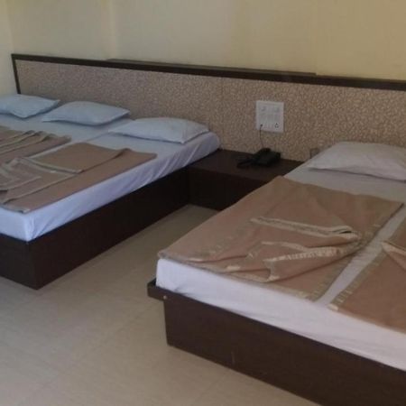 Sai Niwas Hotell Shirdi Exteriör bild