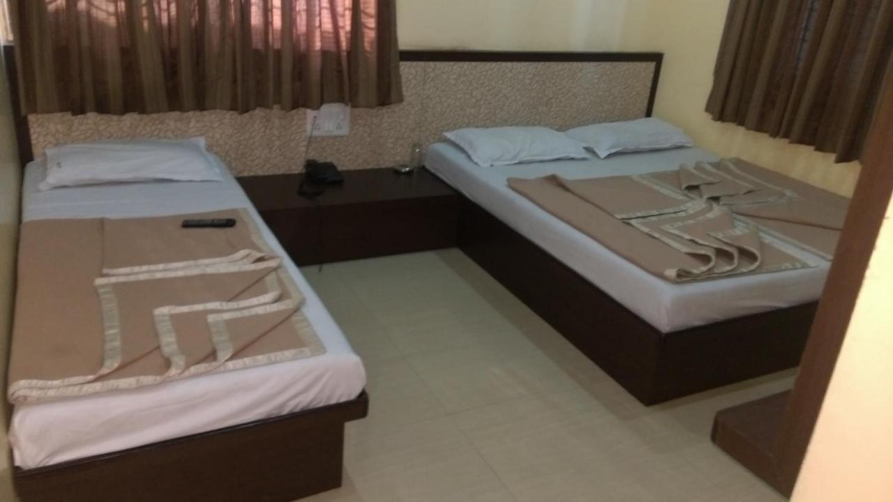 Sai Niwas Hotell Shirdi Exteriör bild