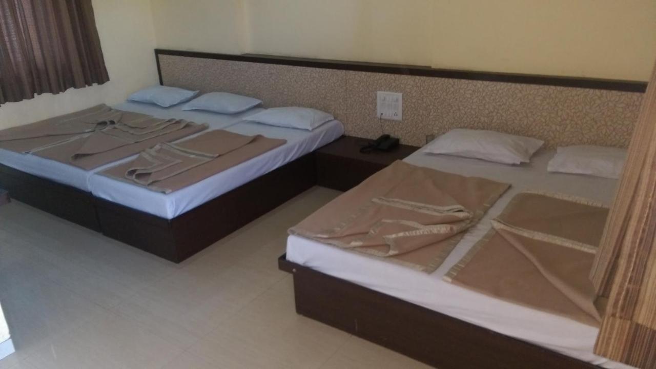 Sai Niwas Hotell Shirdi Exteriör bild