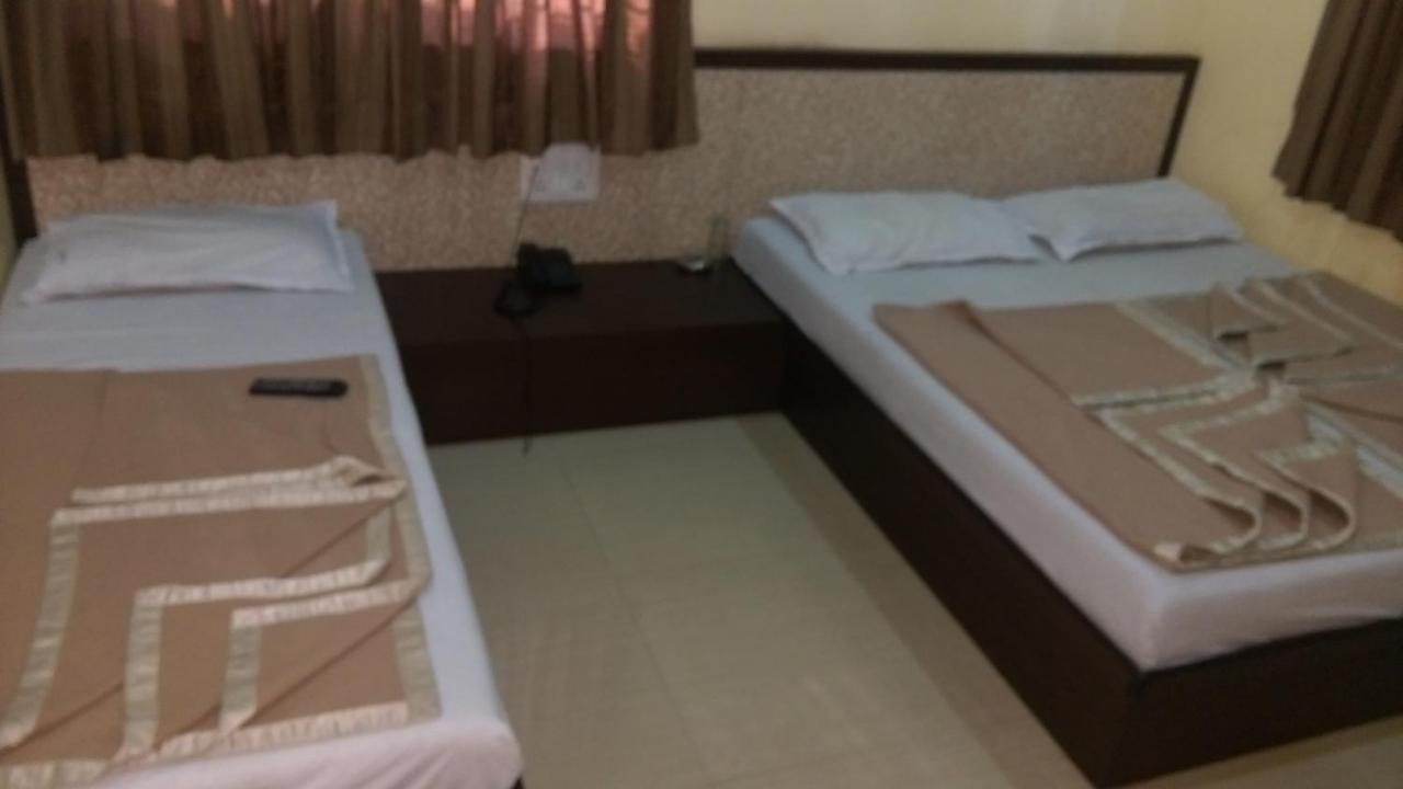 Sai Niwas Hotell Shirdi Exteriör bild