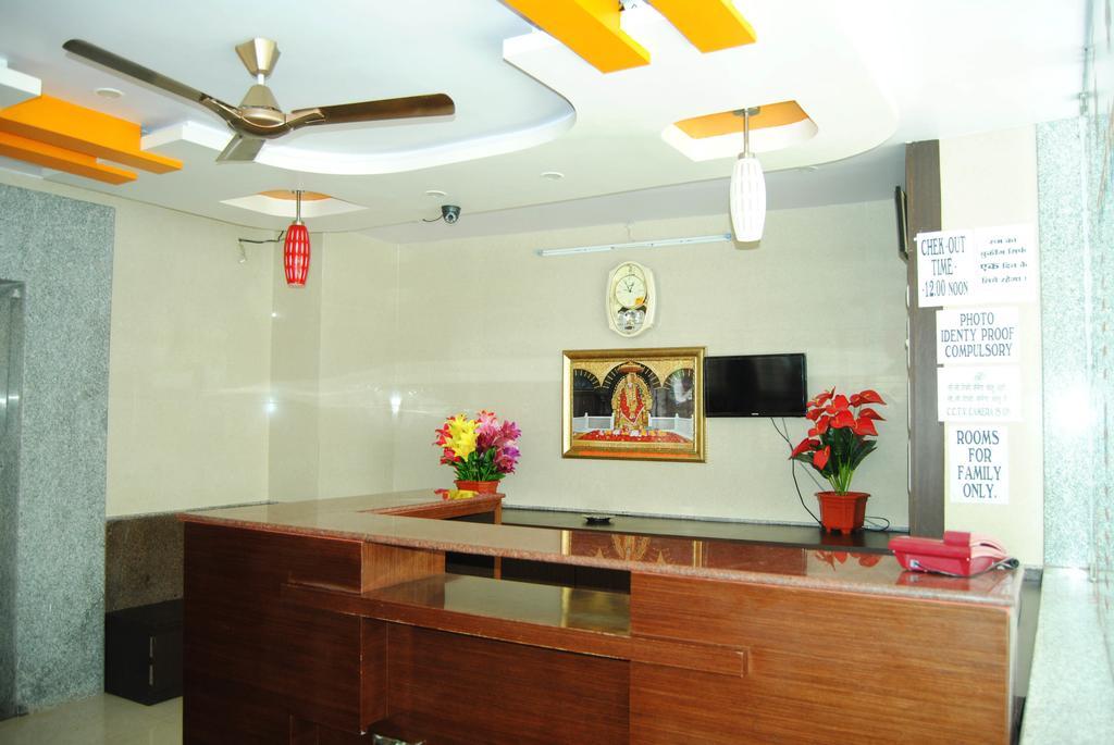 Sai Niwas Hotell Shirdi Exteriör bild
