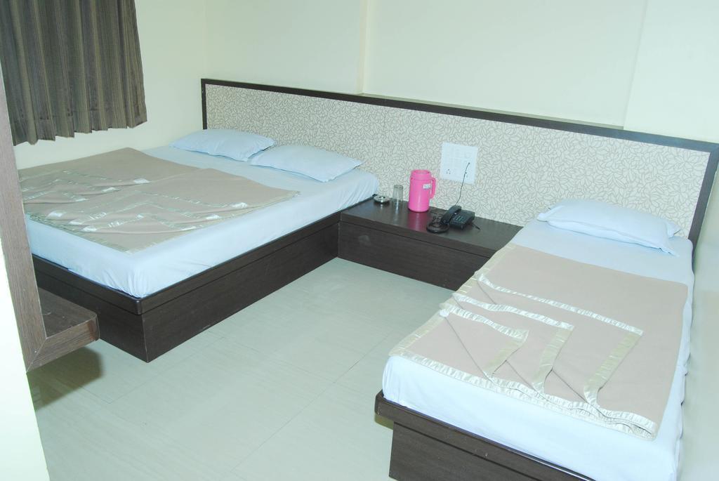 Sai Niwas Hotell Shirdi Exteriör bild