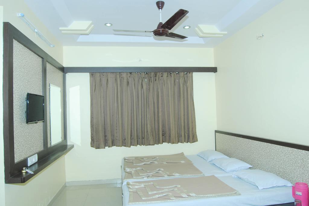 Sai Niwas Hotell Shirdi Exteriör bild