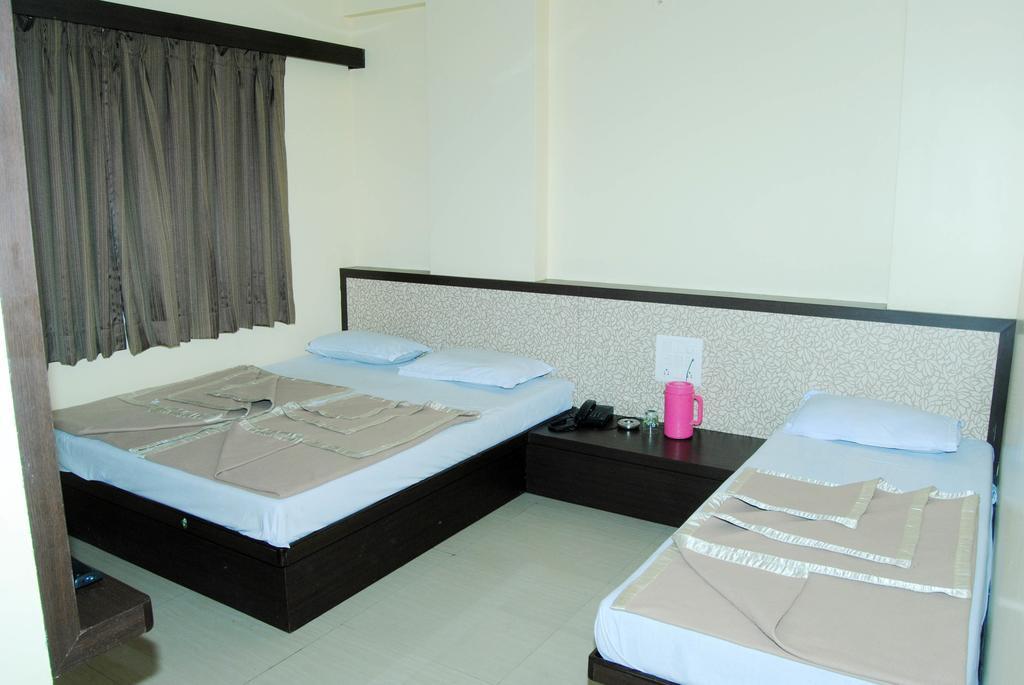 Sai Niwas Hotell Shirdi Exteriör bild