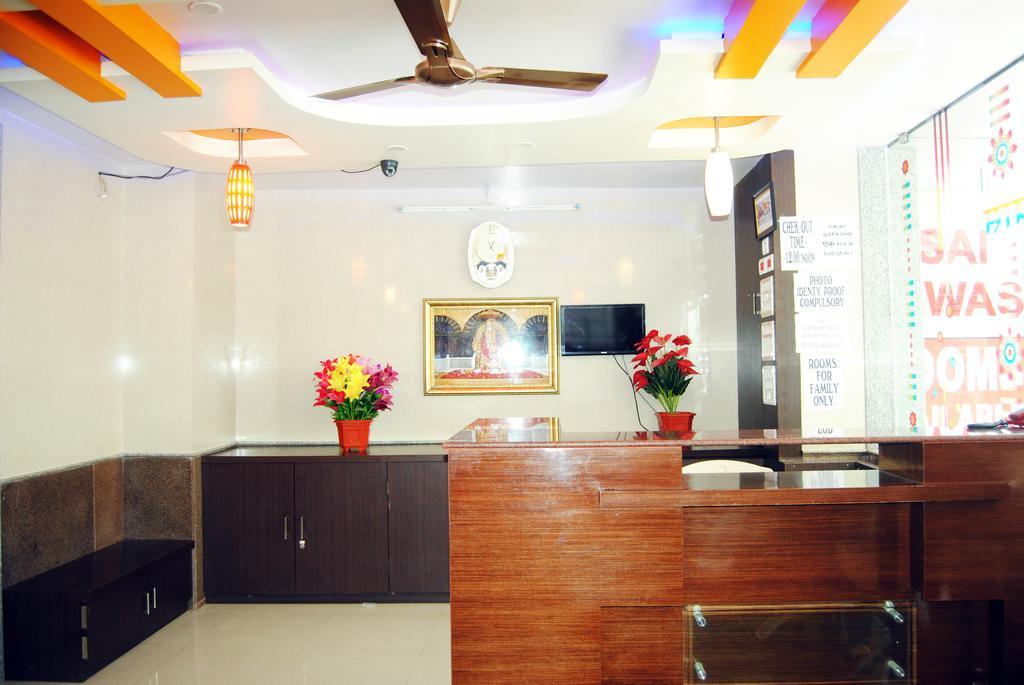 Sai Niwas Hotell Shirdi Exteriör bild